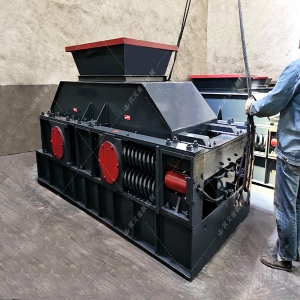 2PG1000X700皮帶對輥破碎機(jī)發(fā)貨圖片_發(fā)往湖北恩施_鵝卵石制砂