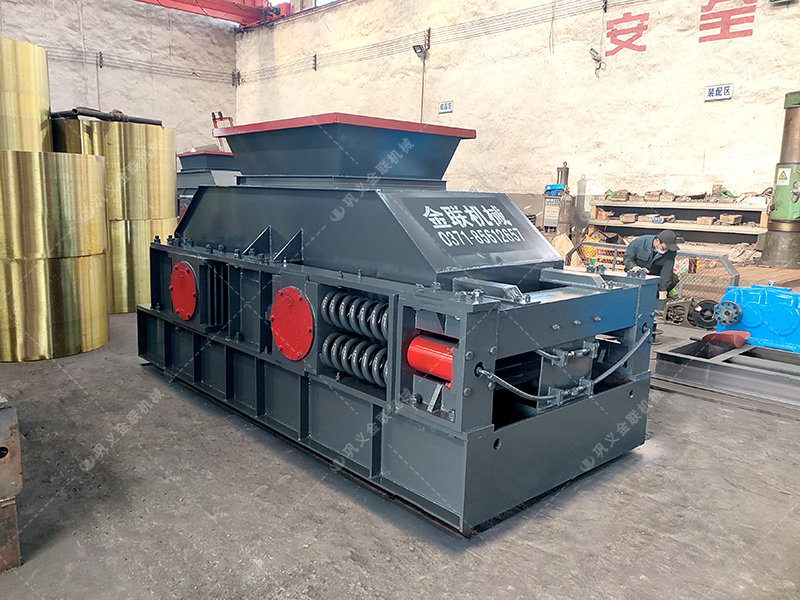 2PGY1200x800半自動液壓對輥破碎機發(fā)貨圖片