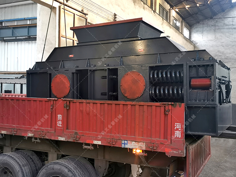 大型鵝卵石破碎機設(shè)備發(fā)貨 兩臺破碎機發(fā)往新疆