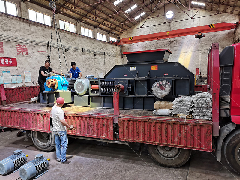 2PG1200x800彈簧式對輥破碎制砂機發貨圖片