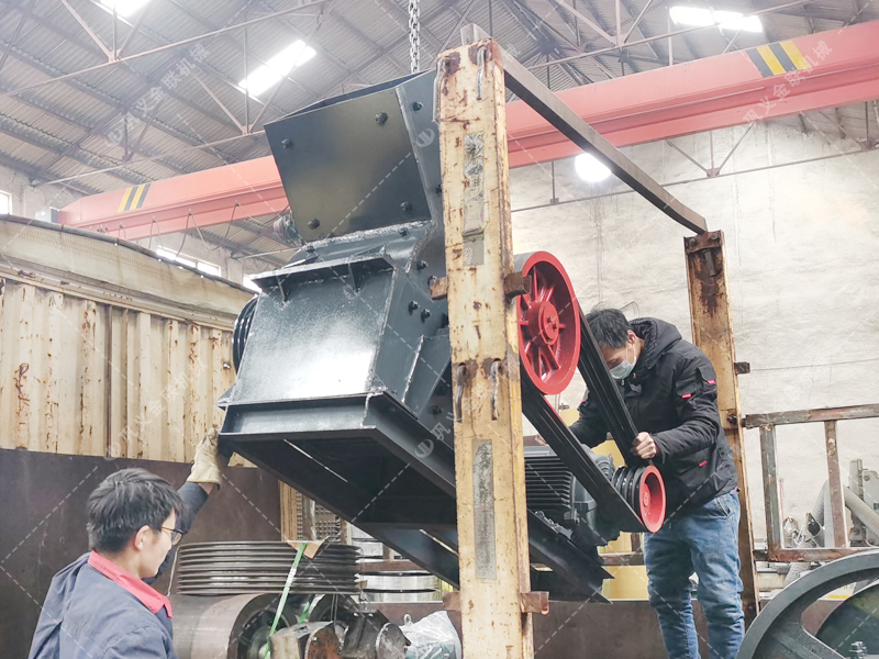 PC200x300小型錘式破碎機發貨圖片_發往河北唐山_粉碎化肥
