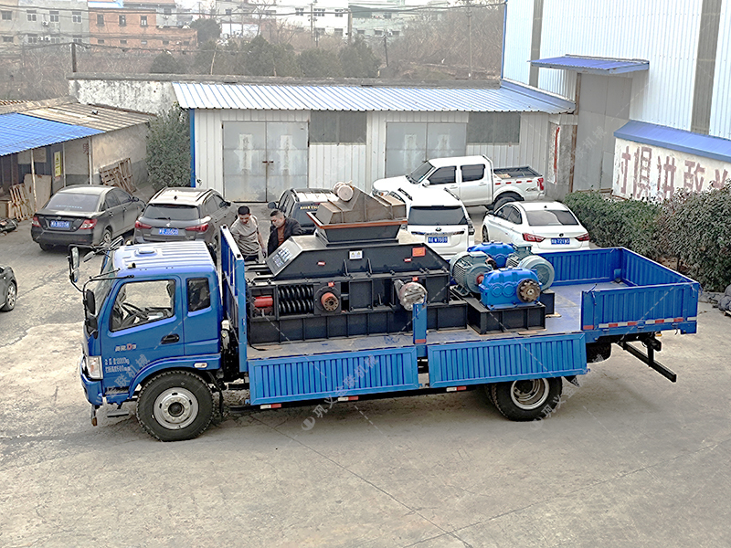 2PG1200X800連軸式對輥破碎機發貨圖片_發往四川綿陽_鵝卵石制砂