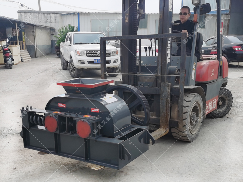 2PGC400*250小型雙齒輥破碎機發貨圖片_發往浙江海寧_破碎礦石