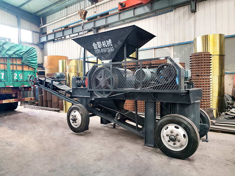 2PG小型移動對輥破碎機發(fā)貨現(xiàn)場圖片_發(fā)往江西撫州