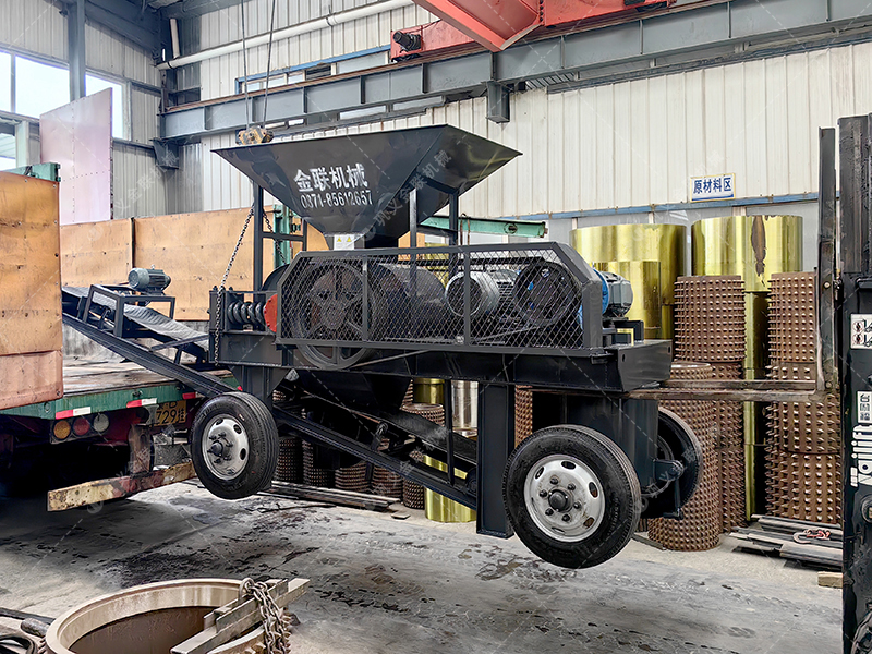 2PG小型移動對輥破碎機發(fā)貨現(xiàn)場圖片_發(fā)往江西撫州