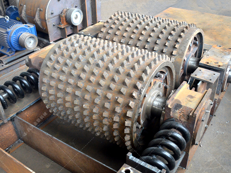 煤矸石雙齒輥破碎機(jī)產(chǎn)能多少?多少錢? 煤矸石雙齒輥破碎機(jī)產(chǎn)能多少?多少錢?