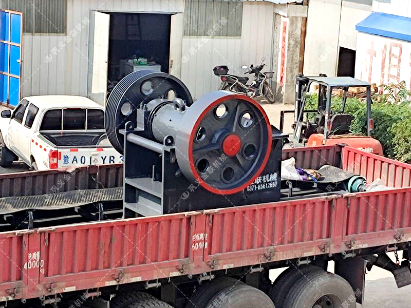 顎破與對(duì)輥破碎機(jī):哪種更節(jié)省地將石頭破碎成石子?