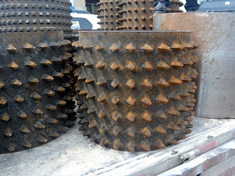 建筑垃圾回收難?雙齒輥破碎機(jī)為何能輕松“消化”不規(guī)則物料? 建筑垃圾回收難?雙齒輥破碎機(jī)為何能輕松“消化”不規(guī)則物料?