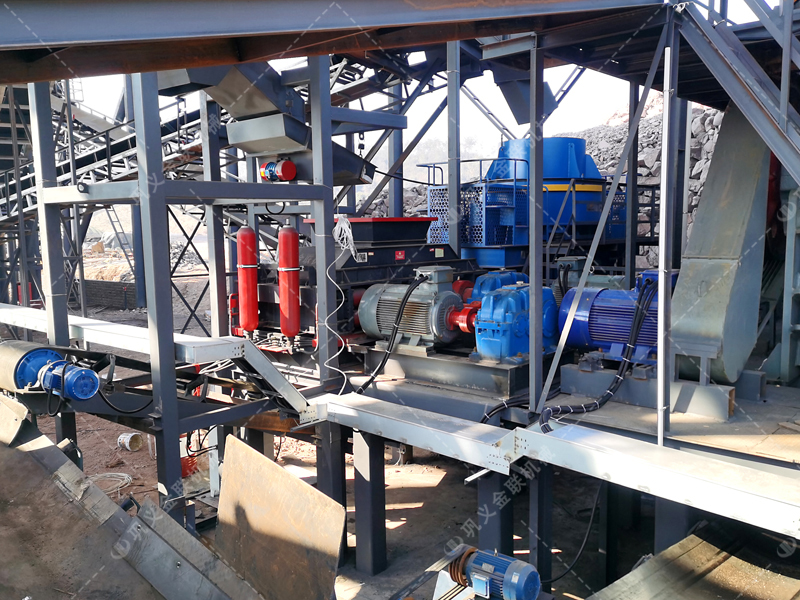 對輥制砂機在河卵石生產線中，如何與給料機、顎破協同？