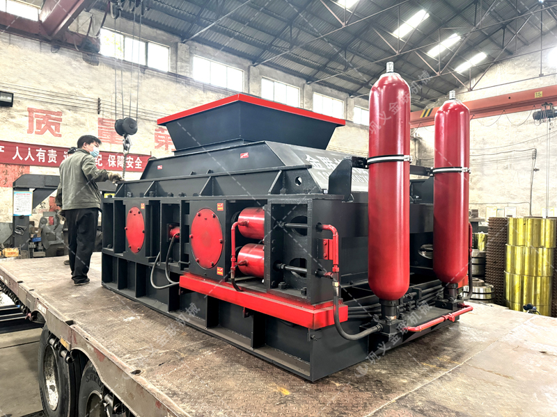 低轉(zhuǎn)速高壓力對輥制砂機,憑什么成為高品質(zhì)機制砂的 “粒形守護(hù)神”? 低轉(zhuǎn)速高壓力對輥制砂機,憑什么成為高品質(zhì)機制砂的 “粒形守護(hù)神”?